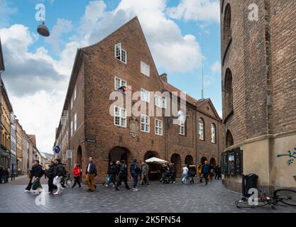 Kopenhagen, Dänemark. Oktober 2022. Blick auf die typischen Häuser im Stadtzentrum. Stockfoto