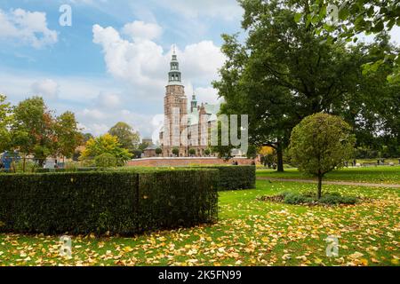 Kopenhagen, Dänemark. Oktober 2022. Das Schloss Rosenborg, das niederländische Renaissance-Schloss mit Gärten, Führungen und Museum mit den Kronjuwelen, Stockfoto