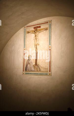 Cricifixion Fresco von Fra Angelico an der Wand einer Mönchszelle im San Marco Museum Florenz Italien Stockfoto