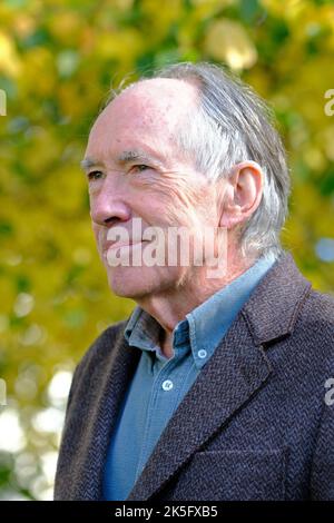 Cheltenham, Gloucestershire, Großbritannien – Samstag, 8.. Oktober 2022 – Ian McEwan, Autor, besucht das Cheltenham Literature Festival, um über sein neuestes Buch Lessons - The Festival zu sprechen, das bis Sonntag, den 16.. Oktober 2022 stattfindet. Foto Steven May / Alamy Live News Stockfoto