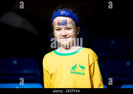 London, Großbritannien. 08. Oktober 2022. Junge Australienfan beim Internationalen Freundschaftsspiel zwischen Australien und Südafrika auf Kingsmeadow in London, England. (Liam Asman/SPP) Quelle: SPP Sport Press Photo. /Alamy Live News Stockfoto