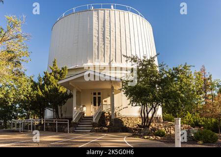 FLAGSTAFF, AZ - 1. SEPTEMBER 2022: Lowell Observatory, berühmtes Observatorium in Arizona, gegründet von Percival Lowell. Stockfoto