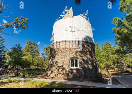 FLAGSTAFF, ARIZONA - 1. SEPTEMBER 2022: Das Pluto-Teleskop am Lowell Observatory auf dem Mars Hill in Flagstaff, Arizona. Stockfoto