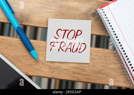 Konzeptionelle Beschriftung „Stop Fraud“. Wort, das auf Kampagnenratschlägen geschrieben wurde, die zeigen, dass man auf ihre Geldtransaktionen achten muss Stockfoto