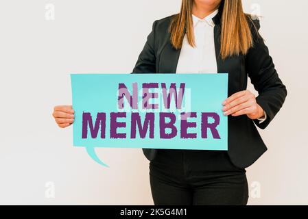 Signieren, um das neue Mitglied anzuzeigen. Wort für die Rekrutierung von Mitarbeitern an Unternehmen oder Teams Geburt eines neuen Kindes Stockfoto
