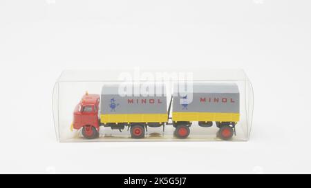 Modellismo Ferroviario - BREKINA 58554 camion cisterna carburante Fiat 691 con rimorchio GASOLFINA - 1:87 Modellismo Ferroviario - BREKINA 58554 camion cisterna carburante Fiat 691 con rimorchio GASOLFINA - 1:87