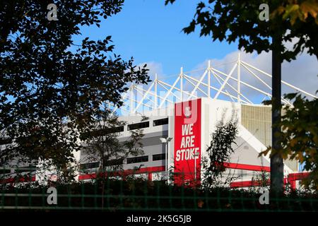 Stoke on Trent, Großbritannien. 08. Oktober 2022. Außenansicht des Stadions bet365 vor dem Sky Bet Championship-Spiel Stoke City gegen Sheffield United im bet365 Stadium, Stoke-on-Trent, Großbritannien, 8.. Oktober 2022 (Foto von Conor Molloy/News Images) in Stoke-on-Trent, Großbritannien am 10/8/2022. (Foto von Conor Molloy/News Images/Sipa USA) Quelle: SIPA USA/Alamy Live News Stockfoto