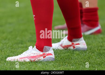 Poppy Cleall aus England hat beim Rugby-Weltcup-Spiel der Frauen England Women gegen Fidschi Women im Eden Park, Auckland, Neuseeland, 8.. Oktober 2022 die Namen von Spielern aus dem 2014 World Cup-Siegerteam. (Foto: Natalie Bell/News Images). Stockfoto