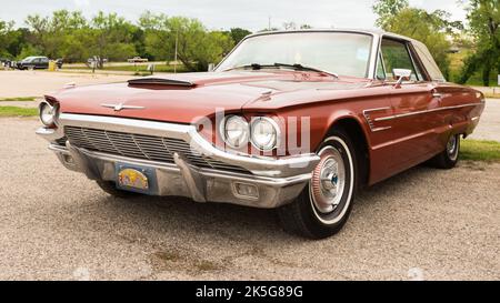 AUSTIN, TX/USA - 17. April 2015: Eine Ford Thunderbird 1963, Lonestar Round Up Car Show. Stockfoto