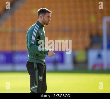 McDiarmid Park, Perth, Großbritannien. 8. Oktober 2022. Schottischer Premier League-Fußball, St. Johnstone versus Celtic: Anthony Ralston von Celtic mit Daumen nach oben Credit: Action Plus Sports/Alamy Live News Stockfoto