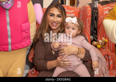 London, Großbritannien. 08. Oktober 2022. Lauren Goodger nimmt an den jährlichen PAW Patrol Awards im Soho Hotel, London, Teil. Kredit: SOPA Images Limited/Alamy Live Nachrichten Stockfoto