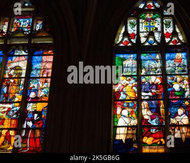 LA FERTE BERNARD,SARTHE, FRANKREICH, 27. MÄRZ 2022 : Interieurs and architectural Decors of Church Notre Dame des marais, by Architect Mathurin Delabord, Stockfoto