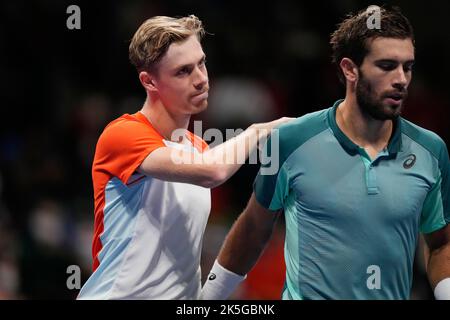 Ariake Colosseum, Tokio, Japan. 7. Oktober 2022. (L bis R) Denis Shapovalov (CAN), Borna Coric (CRO), 7. OKTOBER 2022 - Tennis : Rakuten Japan Open Tennis Championships 2022 Men's Singles Quarter Final match at Ariake Colosseum, Tokyo, Japan. Quelle: Naoki Morita/AFLO SPORT/Alamy Live News Stockfoto