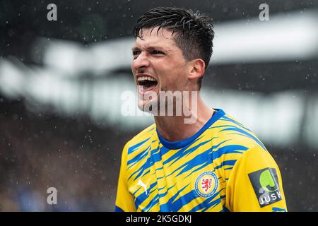 Braunschweig, Deutschland. 08. Oktober 2022. Fußball: 2. Bundesliga, Eintracht Braunschweig - FC St. Pauli, Matchday 11, Eintracht-Stadion. Braunschweigs Jannis Nikolaou Prost. Quelle: Swen Pförtner/dpa - Nutzung nur nach schriftlichem Vereinbarung mit der dpa/Alamy Live News Stockfoto