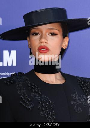 London, Großbritannien. 08. Oktober 2022. 8.. Oktober 2022. London, Großbritannien. Taylor Russell bei der Ankunft bei der BFI London Film Festival Premiere von Bones and All, Royal Festival Hall. Quelle: Doug Peters/Alamy Live News Stockfoto