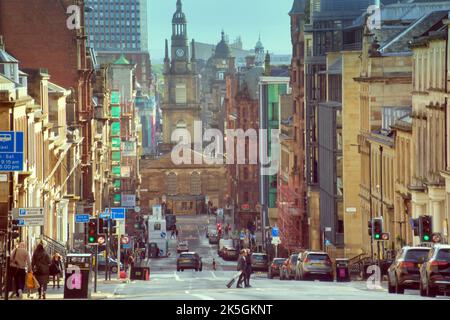 west george Street mit Blick auf den nelson mandela Place und die St. George's Tron Church Stockfoto