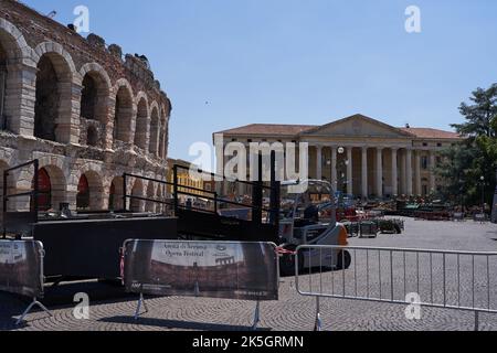 Verona, Italien - 13. Juli 2022 - die Arena von Verona - römisches Amphitheater in Verona an einem schönen Sommertag Stockfoto