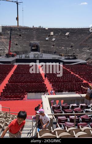 Verona, Italien - 13. Juli 2022 - die Arena von Verona - römisches Amphitheater in Verona an einem schönen Sommertag Stockfoto