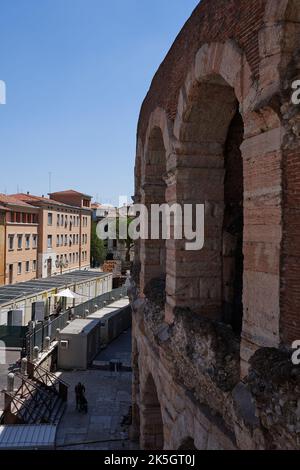 Verona, Italien - 13. Juli 2022 - die Arena von Verona - römisches Amphitheater in Verona an einem schönen Sommertag Stockfoto
