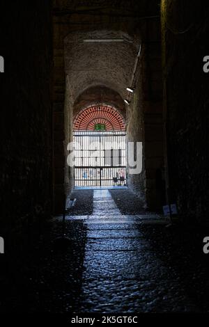 Verona, Italien - 13. Juli 2022 - die Arena von Verona - römisches Amphitheater in Verona an einem schönen Sommertag Stockfoto