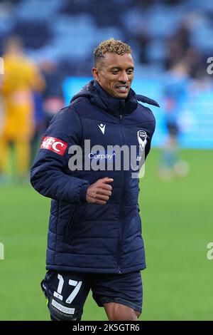 8.. Oktober 2022; Allianz Stadium, Sydney, NSW, Australien: A-League Football Sydney FC gegen Melbourne Sieg: Nani von Melbourne Victory nach dem Spiel begrüßt die Fans Stockfoto