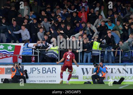 Hartlepool, Großbritannien. 05. Oktober 2022. Owen Moxon von Carlisle United feiert den Ausgleich für Carlisle United während des Spiels der Sky Bet League 2 zwischen Hartlepool United und Carlisle United am Samstag, 8.. Oktober 2022, im Victoria Park, Hartlepool. (Kredit: Scott Llewellyn | MI Nachrichten) Kredit: MI Nachrichten & Sport /Alamy Live Nachrichten Stockfoto