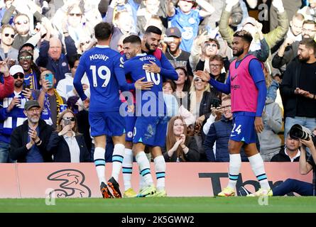 Chelsea's Christian Pulisic feiert das zweite Tor ihrer Seite beim Spielen der Premier League in Stamford Bridge, London. Bilddatum: Samstag, 8. Oktober 2022. Stockfoto