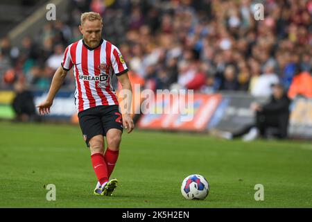 Swansea, Großbritannien. 08. Oktober 2022. Alex Pritchard #21 von Sunderland während des Sky Bet Championship-Spiels Swansea City gegen Sunderland im Swansea.com Stadium, Swansea, Großbritannien, 8.. Oktober 2022 (Foto von Mike Jones/News Images) in Swansea, Großbritannien am 10/8/2022. (Foto von Mike Jones/News Images/Sipa USA) Quelle: SIPA USA/Alamy Live News Stockfoto