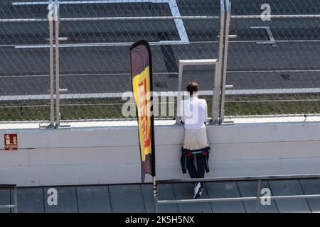 1. Oktober 2022 - Fahrer steht an der Boxengasse Festival of Speed, Festival de Velocidad, auf dem Circuit of Catalonia in Barcelona, Montmelo, Spanien Stockfoto