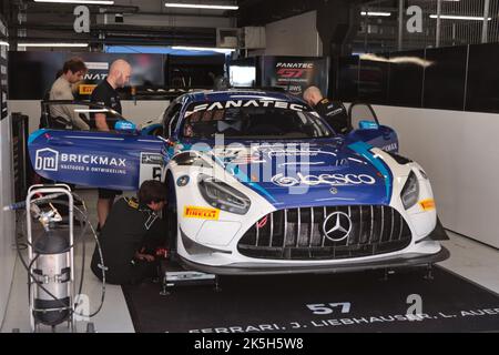 1. Oktober 2022 - Mercedes AMG GT in Boxengarage beim Festival of Speed, Festival de Velocidad, auf dem Circuit of Catalonia in Barcelona, Montmelo, Spanien Stockfoto