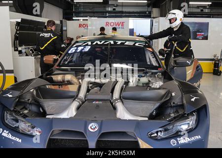 1. Oktober 2022 - BMW M4 in Pit Garage beim Festival of Speed, Festival de Velocidad, auf dem Circuit of Catalonia in Barcelona, Montmelo, Spanien Stockfoto