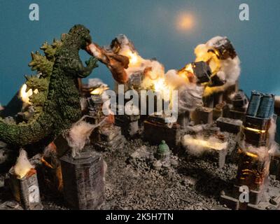 Godzilla greift Montreal City an Stockfoto