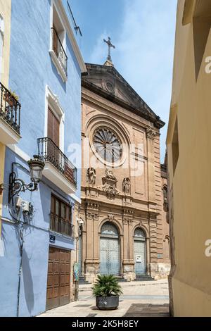 Gasse in der Altstadt von Valencia, Spanien. Stockfoto