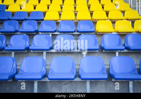 Sitze im Stadion. Geringe Tiefenschärfe. Stockfoto