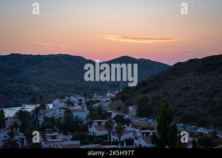 Sonnenuntergang über Playa de Fornells auf Menorca, Spanien Stockfoto