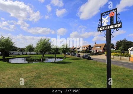 Das Dorf Thorpeness Zeichen, Suffolk County, England Stockfoto