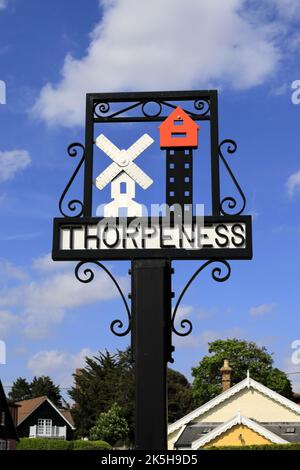 Das Dorf Thorpeness Zeichen, Suffolk County, England Stockfoto