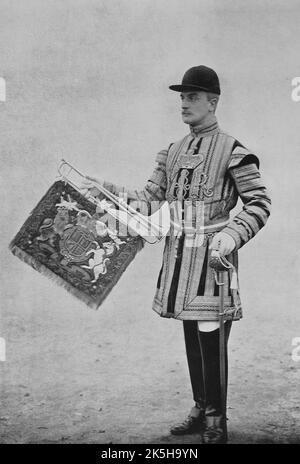 1896. Korporal-Trompeter Samuel James Goodhall vom 2. Bataillon Life Guards. Er trat dem Regiment 1882 als Boy-Musiker im Alter von 13 Jahren bei, sein Vater war 25 Jahre lang als nicht beauftragter Offizier bei den Life Guards tätig. Samuel wurde 1902 mit einer Long Service & Good Conduct Medal ausgezeichnet und starb 1912 an Tuberkulose, nachdem er fast 30 Jahre lang im Regiment gedient hatte. Stockfoto