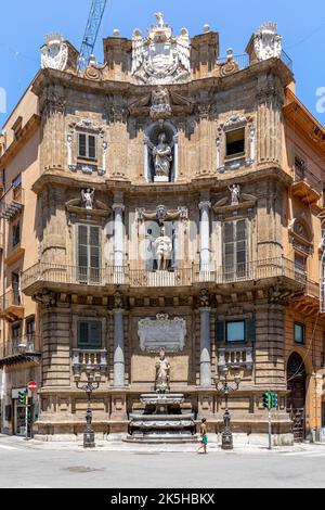 Palermo, Sizilien, Italien - 6. Juli 2020: Quattro Canti, eine der achteckigen vier Seiten des mittelalterlichen Barockplatzes in Palermo von Sizilien, Süditalien Stockfoto