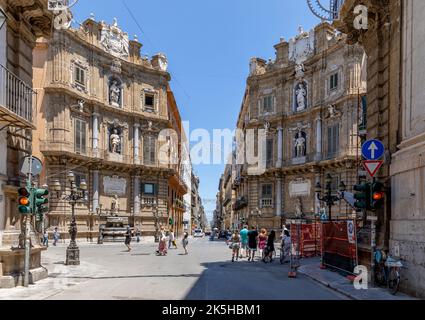 Palermo, Sizilien, Italien - 6. Juli 2020: Quattro Canti, eine der achteckigen vier Seiten des mittelalterlichen Barockplatzes in Palermo von Sizilien, Süditalien Stockfoto