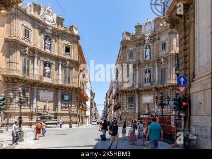 Palermo, Sizilien, Italien - 6. Juli 2020: Quattro Canti, eine der achteckigen vier Seiten des mittelalterlichen Barockplatzes in Palermo von Sizilien, Süditalien Stockfoto