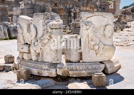 Ein Altar in der archäologischen Stätte von Ephesus, Selcuk, Türkei Stockfoto