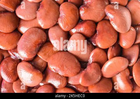 Rote flache Bohnen. Eiweißreiche Lebensmittel. Gesunde Ernährung. Nahaufnahme. Stockfoto