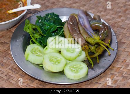 Traditionelles frisch gekochtes Gemüse aus Myanmar oder Burma. Stockfoto