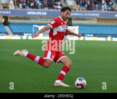 London, Großbritannien. 08. Oktober 2022. LONDON ENGLAND - OKTOBER 08 :Matt Crooks von Middlesbrough während des Meisterschaftsspiel zwischen Millwall gegen Middlesborough in Den, London am 08.. Oktober 2022 Credit: Action Foto Sport/Alamy Live News Stockfoto