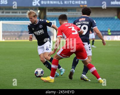 London, Großbritannien. 08. Oktober 2022. LONDON ENGLAND - OKTOBER 08 : Billy Mitchell von Millwall während des Meisterschaftsspiel zwischen Millwall und Middlesborough in Den, London am 08.. Oktober 2022 Credit: Action Foto Sport/Alamy Live News Stockfoto