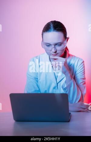 Online medizinische Versorgung telemedizinische Beratung Arzt Stockfoto