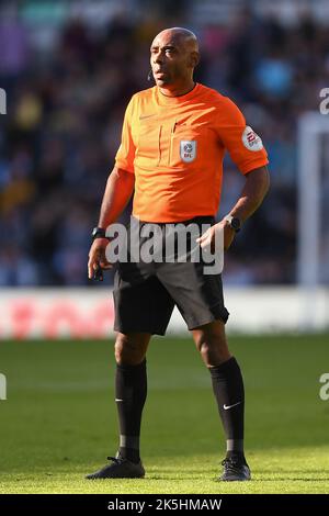 Schiedsrichter Sam Allison während des Spiels der Sky Bet League 1 zwischen Derby County und Port Vale im Pride Park, Derby, am Samstag, 8.. Oktober 2022. (Kredit: Jon Hobley | MI News ) Kredit: MI News & Sport /Alamy Live News Stockfoto