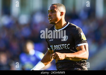 Peterborough, Großbritannien. 8. Okt 2022. Victor Adeboyejo (14 Burton Albion) während des Spiels der Sky Bet League 1 zwischen Peterborough und Burton Albion in London Road, Peterborough, am Samstag, den 8.. Oktober 2022. (Kredit: Kevin Hodgson | MI News) Kredit: MI Nachrichten & Sport /Alamy Live News Stockfoto