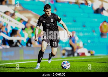 Peterborough, Großbritannien. 8. Okt 2022. Jonny Smith (11 Burton Albion) während des Sky Bet League 1-Spiels zwischen Peterborough und Burton Albion in London Road, Peterborough, am Samstag, 8.. Oktober 2022. (Kredit: Kevin Hodgson | MI News) Kredit: MI Nachrichten & Sport /Alamy Live News Stockfoto